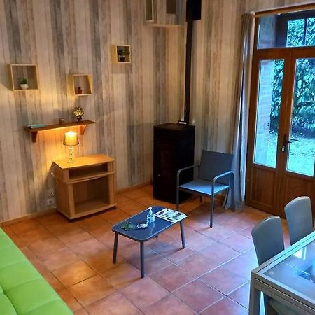 Suite Dans Le Jardin Du Chateau Agonges Exterior photo