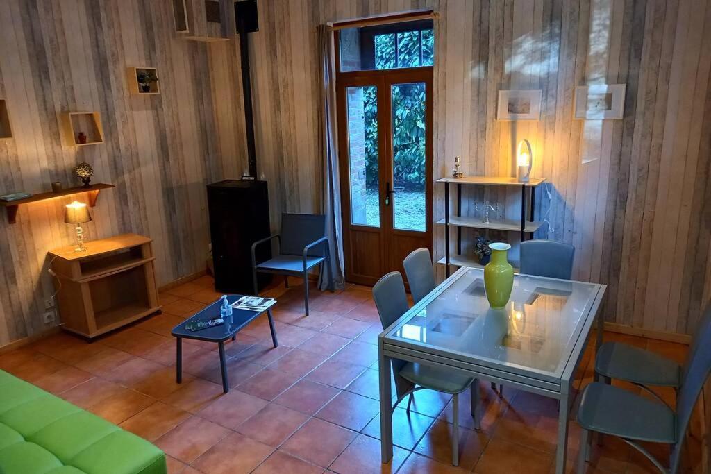 Suite Dans Le Jardin Du Chateau Agonges Exterior photo